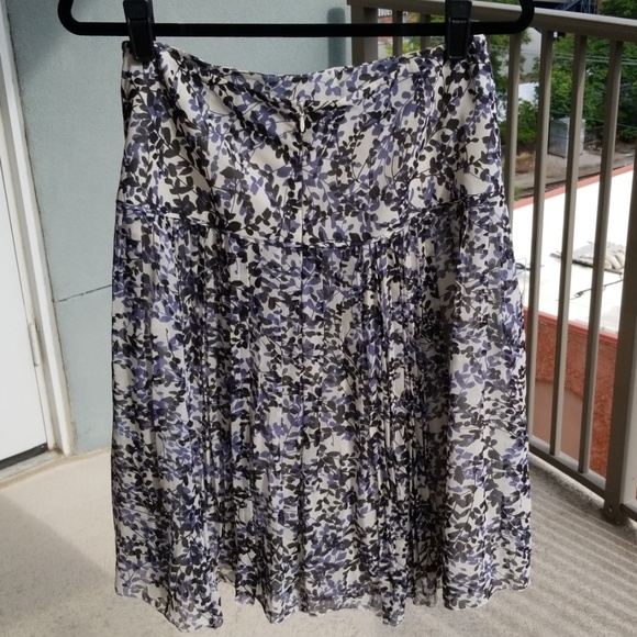 Ann Taylor pleated skirt - Picture 2 of 4